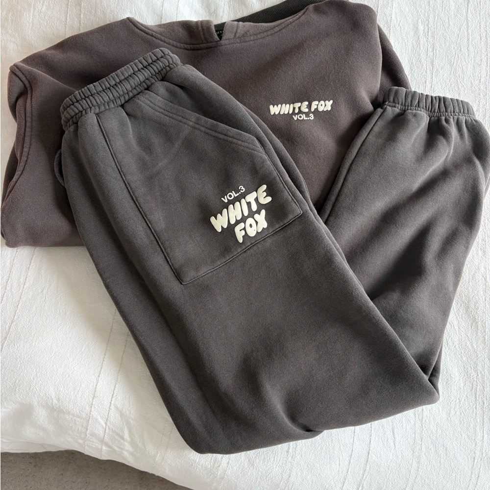 White Fox Vol.3 Sweatshirt and Joggers Set